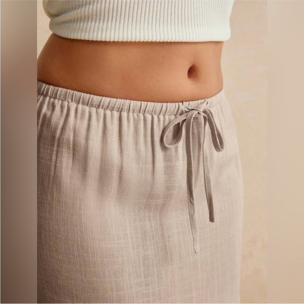 New w/out tags Boho Maxi Skirt. 
Runs a bit large .
70% cotton 30% linen. - Picture 2 of 3